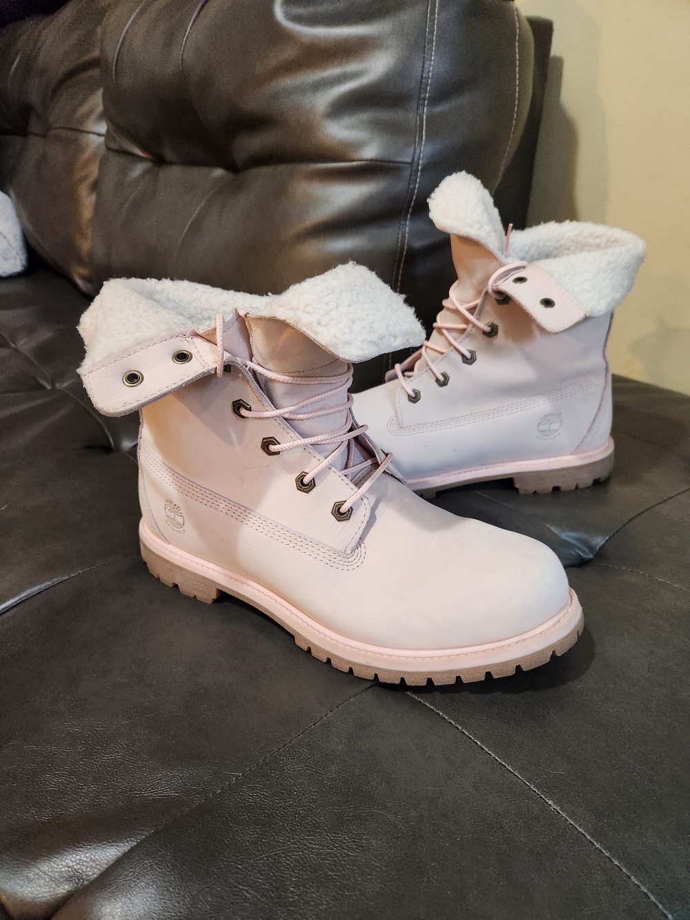Timberland Women's Pink Shearling Label Has 10 Men So 11.5/12 Women Need TLC